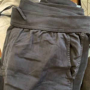 *NWT* Black Capris🌟GAP